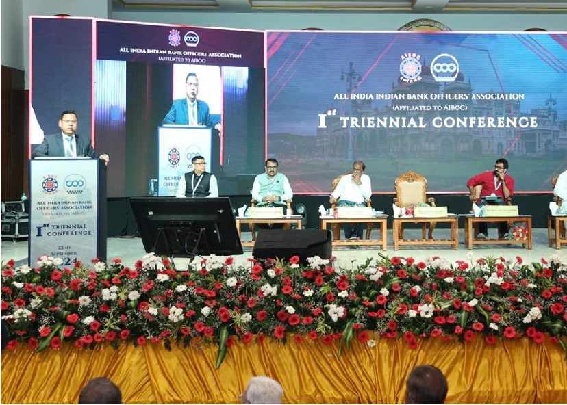 வங்கி வாடிக்கையாளர்களிடம் சைபர் குற்றங்கள் குறித்து விழிப்புணர்வு ஏற்படுத்த வேண்டும்..!