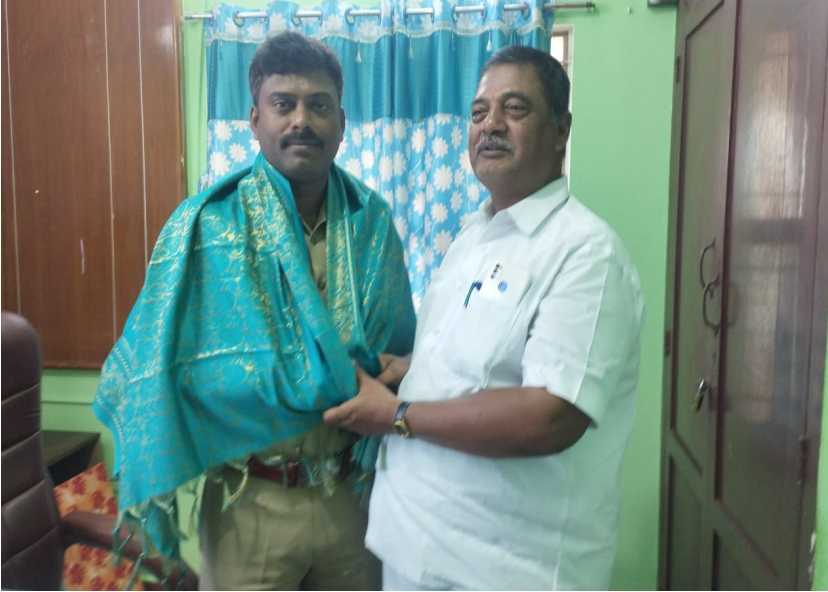 காவல் ஆய்வாளர் கதிரவன் அவர்களுக்கு வாழ்த்து தெரிவித்த ர் ராதாகிருஷ்னன்