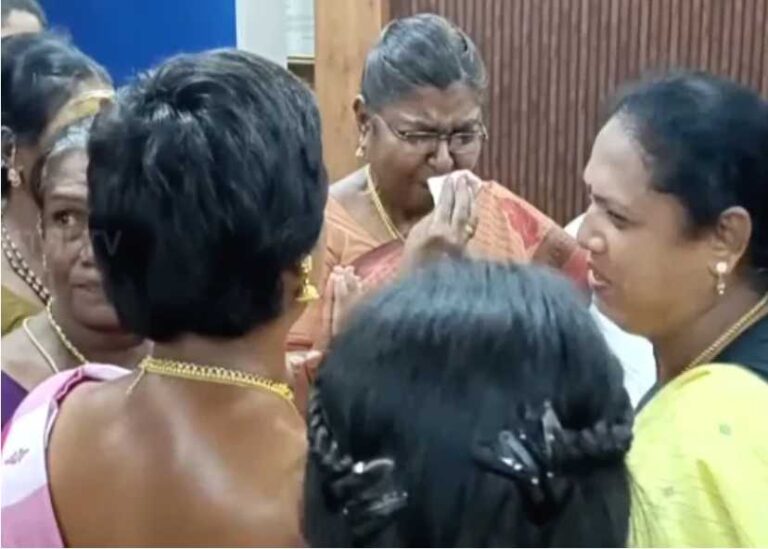 மாவட்ட ஆட்சியருக்காக கண்ணீர் விட்ட திருநங்கைகள்.. கலங்கிய ஆட்சியர்!