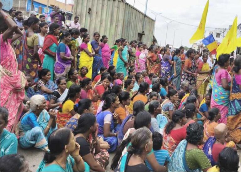 4-ம் வகுப்பு சிறுமி பாலியல் வன்கொடுமை விவகாரம்..! பெண்கள் காவல் நிலையத்தை முற்றுகை..!