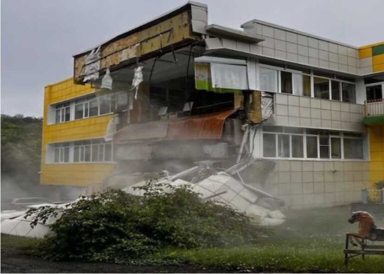 Russia Earthquake 8.0 magnitude earthquake in Russia