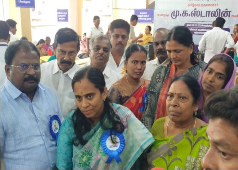 “உங்களுடன் ஸ்டாலின்” முகாமில் பொள்ளாச்சி நகராட்சி சார்பில் மனுக்களை பெற்ற அதிகாரிகள்..!