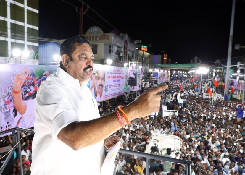 எடப்பாடி பழனிசாமி திமுகவிடம் பணம் வாங்கி அடிமை சாசனம் எழுதி கொடுத்து விட்டார்கள்..!