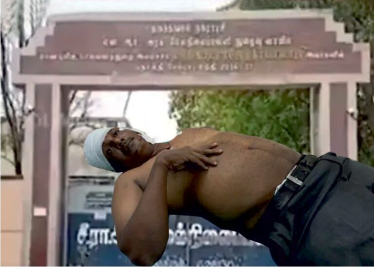 தள்ளாடியபடி பள்ளிக்கு வந்த மாணவர்கள்..! ஆசிரியருக்கு மது பாட்டிலால் பதில்..!