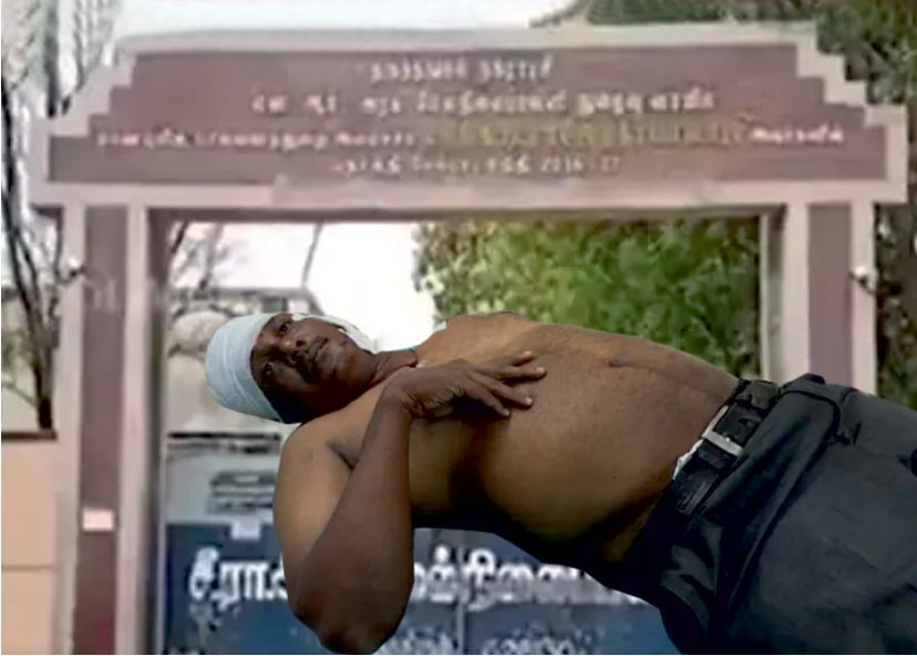 தள்ளாடியபடி பள்ளிக்கு வந்த மாணவர்கள்..! ஆசிரியருக்கு மது பாட்டிலால் பதில்..!