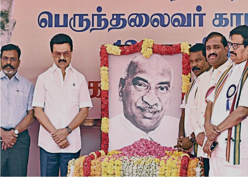 முதலமைச்சர் மு.க.ஸ்டாலின் கர்ம வீரர் காமராஜருக்கு மலர்தூவி மரியாதை