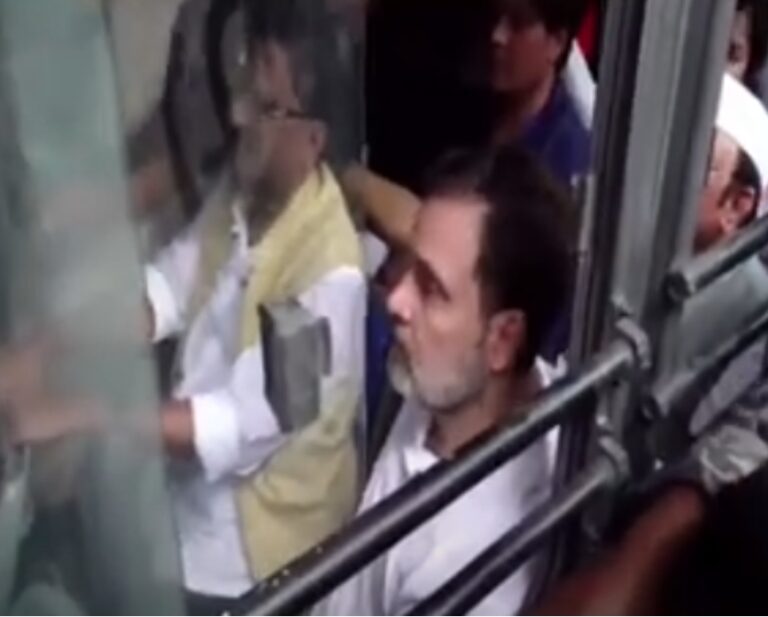 India Alliance MPs rally..! Sanjay Raut, Rahul Gandhi arrested...!!