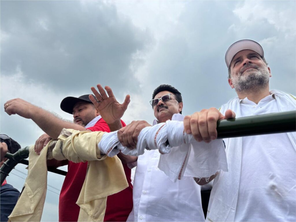 MK Stalin joins hands with Rahul Gandhi, Tejashwi Yadav in Voter Rights Rally!!