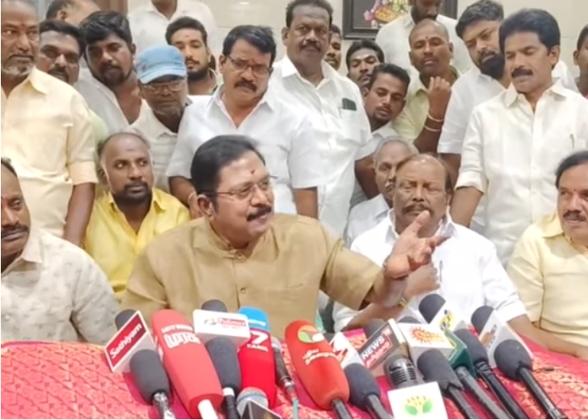 T.T.V. Dhinakaran Edappadi Palaniswami on the ambulance driver..! People are watching..!