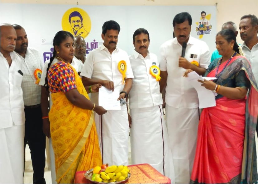 உங்களுடன் ஸ்டாலின் முகாமில் தளபதி முருகேசன் மின் இணைப்பு பெயர் மாற்றம் ஆணை வழங்கல்