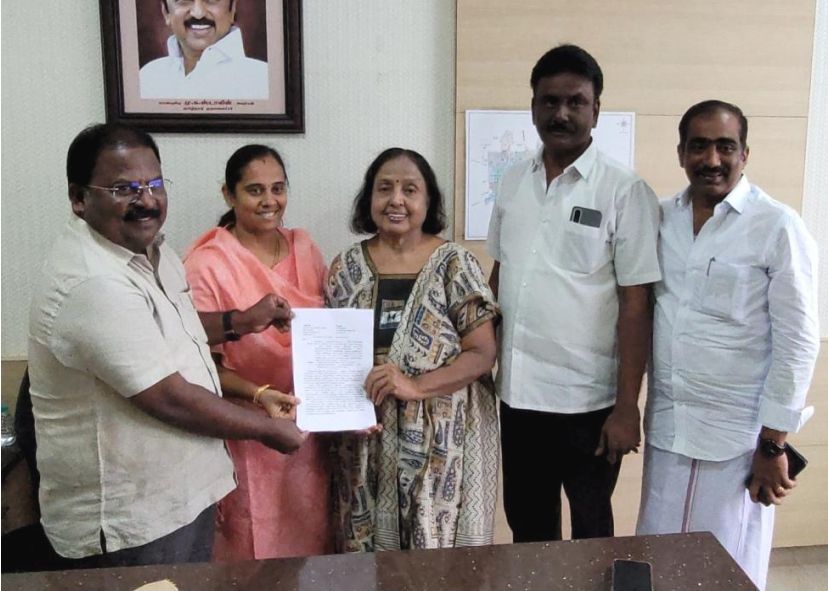 சாலை அமைப்பதற்காக ரூ.32 கோடி மதிப்புள்ள நிலத்தை தானமாக கொடுத்த குடும்பம்!!