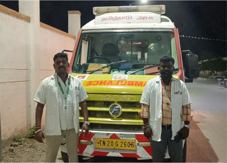 சாலை விபத்தில் வாலிபர் படுகாயம்..! 2 லட்ச தங்க செயின், போனை ஒப்படைத்து ஆம்புலன்ஸ் ஊழியர்கள்..!