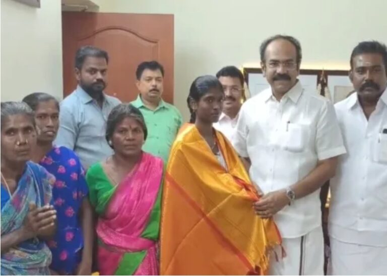 தங்கம் தென்னரசு வறுமையில் புலிக்குறிச்சி கிராமத்தில் முதல் MBBS மாணவி பூமாரிக்கு பாராட்டு!