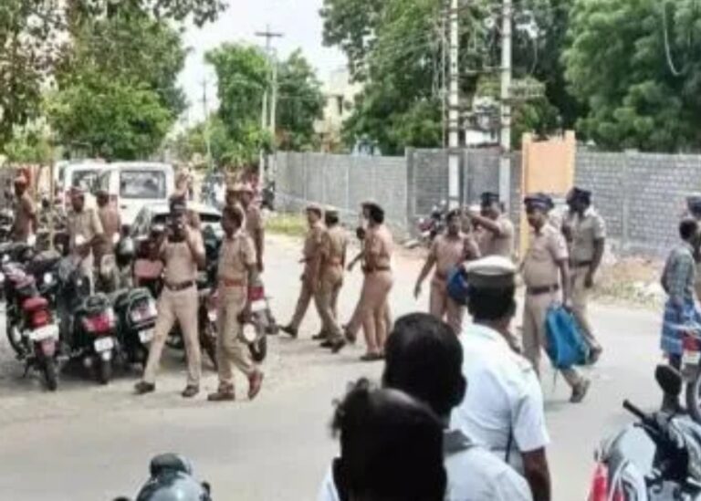 புறம்போக்கு இடத்தில் கோயிலைச் சுற்றி தீண்டாமை சுவர்..! பற்றி எறிந்த கரூர் ..!!