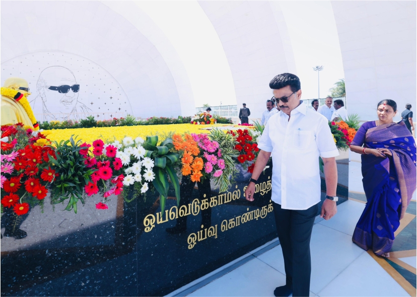 மு.க. ஸ்டாலினின் 50-வது திருமண நாள்..! கருணாநிதி நினைவிடங்களில் மலர்தூவி மரியாதை..!