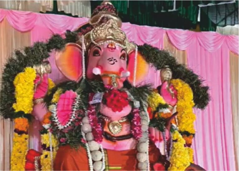 விநாயகர் சதுர்த்தியை முன்னிட்டு விநாயகருக்கு 4-டன் மலர்களால் ராஜ அலங்காரம்..!