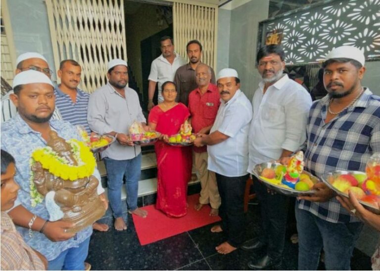 வீடு வீடாக விநாயகர் சிலையுடன் போன இஸ்லாமியர்!!