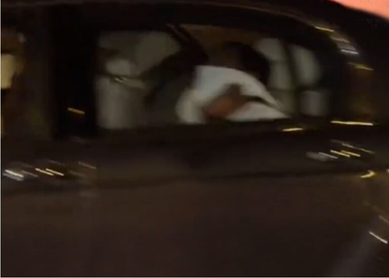 அமித் ஷா வீட்டை விட்டு முகத்தை கைக்குட்டையால் மூடியபடி வெளியேறிய எடப்பாடி!!