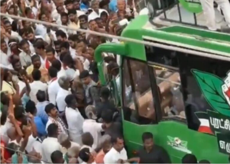 எடப்பாடி பழனிசாமி பிரச்சார வாகனத்தை முற்றுகையிட்ட ஆர்ப்பாட்டம்..!