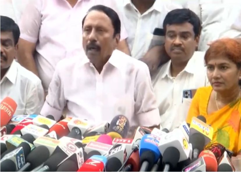 செங்கோட்டையன் MGR மீது ஊழல் குற்றச்சாட்டுகளை முன் வைத்தவரையே கட்சியில் இணைத்தவர்!