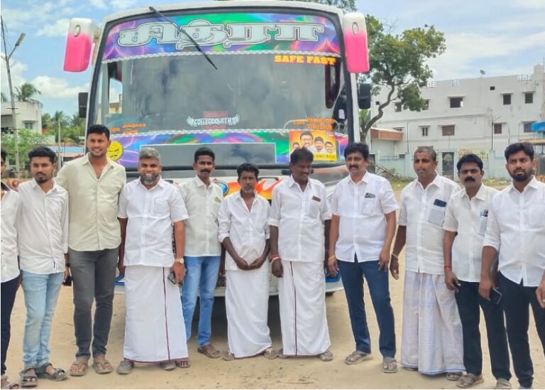 முப்பெரும் விழாவிற்கு ஆனைமலை திமுக சார்பாக நான்கு பேருந்துகளில் புறப்பட உடன்பிறப்புகள்