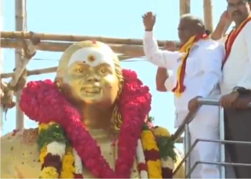 தேவர் சிலை அருகில் நின்று.. தவெக வாழ்க என்று கோஷமிட்ட புஸ்ஸி..!!