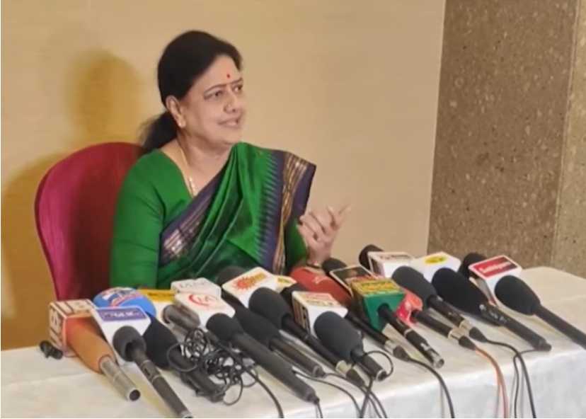 வி.கே.சசிகலா யார் துரோகி என்பது அதிமுகவின் அடிமட்ட தொண்டருக்கும் தெரியும்..!!