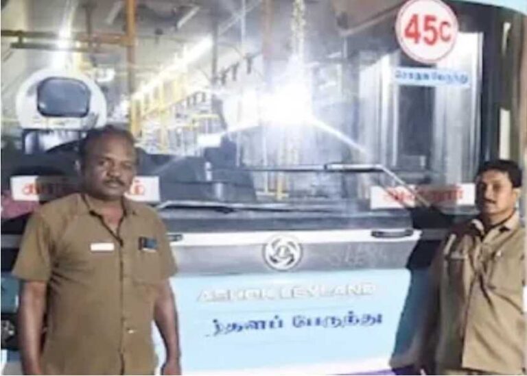 அரசு பேருந்து ஓட்டுநர் - நடத்துனருக்கு குவியும் பாராட்டு!!