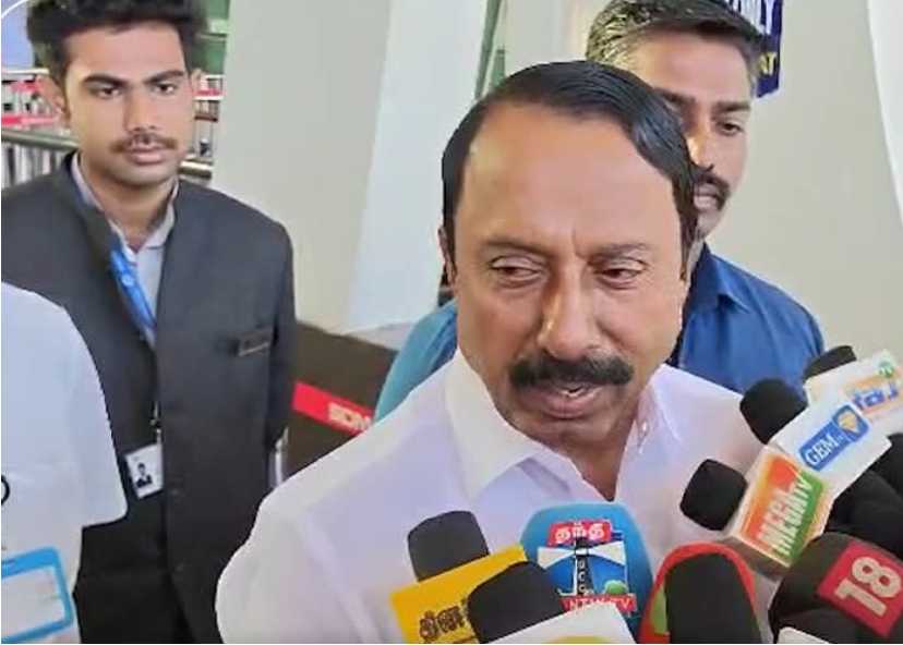 செங்கோட்டையன் எடப்பாடியின் குடும்பம் மகன், மைத்துனர், மருமகன்.. அதிமுகவை இயக்குகிறார்கள்!!