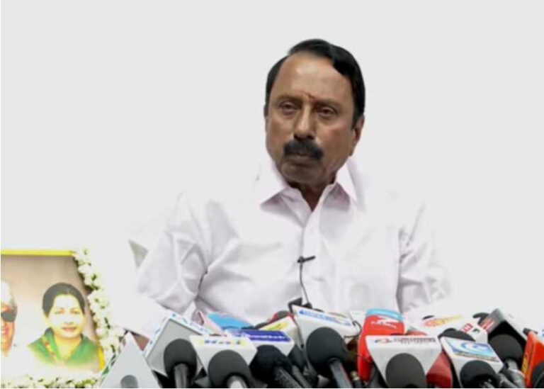 செங்கோட்டையன் சொந்த காலில் நடந்து முன்னேற வேண்டும்! மற்றவர் முதுகில் பயணிக்க கூடாது!!