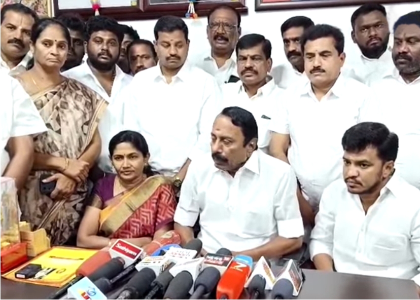 செய்தியாளர்கள் எழுப்பிய கேள்விக்கு பதில் அளிக்காமல் உடனே எழுந்த செங்கோட்டையன்