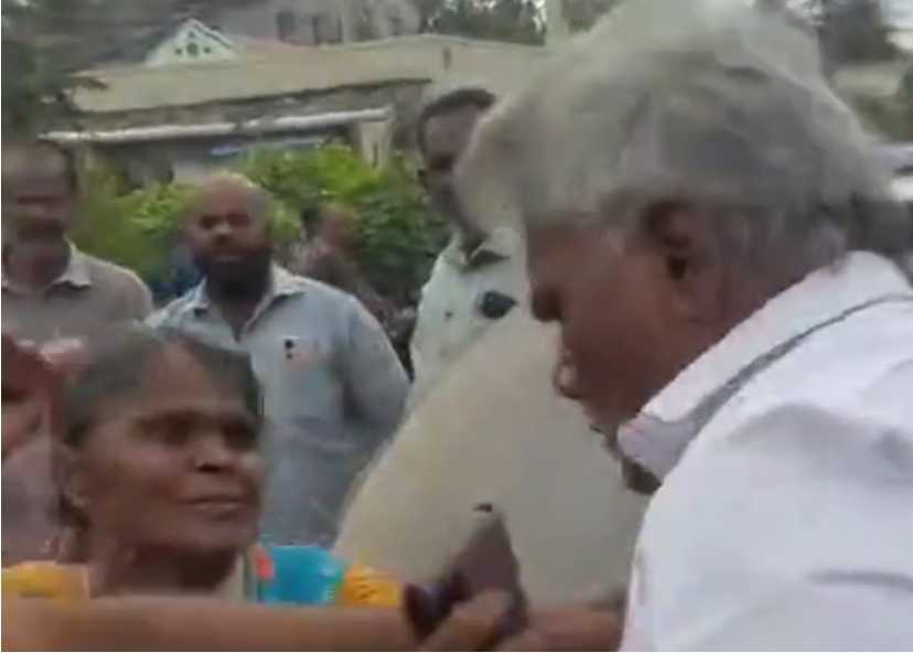 பெண்ணின் கன்னத்தில் அறைந்த அதிமுக முன்னாள் MLA