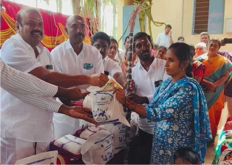 Pongal Gift 2026 பொள்ளாச்சியில் ரூ.3,000 ரொக்கம் பொங்கல் தொகுப்புகள்!! குஷியில் பொள்ளாச்சி மக்கள்