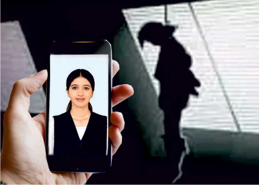 காண்போரை கண் கலங்கச் செய்த இளம் பெண் வழக்கறிஞரின் செயல்!!