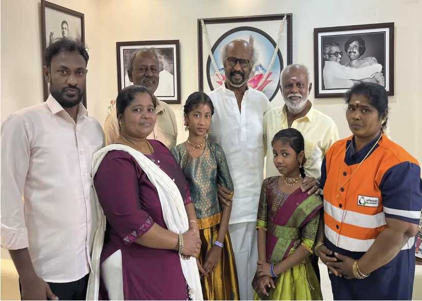 தூய்மைப் பணியாளரின் நேர்மையை பாராட்டி தங்கச் சங்கிலி வழங்கிய ரஜினிகாந்த்!!