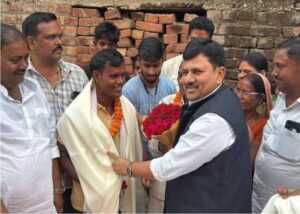 UPSC தேர்வில் தேர்ச்சி பெற்றதாக இளைஞரை கொண்டாடிய பிஹார் கிராம மக்கள் அதிர்ச்சி!!