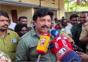 கேரளாவில் அமைச்சர் ஒருவர் பாலியல் சர்ச்சையில்... காதல் இல்லாத நபரே உலகில் இல்லை..!!