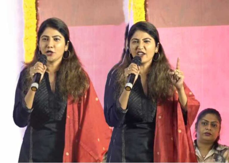 ஜூலி திரை தளபதிகள் ஓட்டு பிரிச்சு உள்ளே வந்து ஆட்டையை போடலான்னு நினைக்கிறார்கள்!!