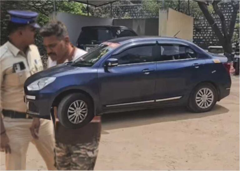 தலைமை காவலர் செய்யுற செயலா இது.. அட்டைப்பெட்டி முழுக்க மதுபாக்கெட்டுகள்!!