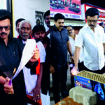 மு.க. ஸ்டாலின் நாமக்கலில் கறுப்பு சட்டையில் தீ!! திண்டுக்கல்லில் வெள்ளைச் சட்டையில் வெடி!!