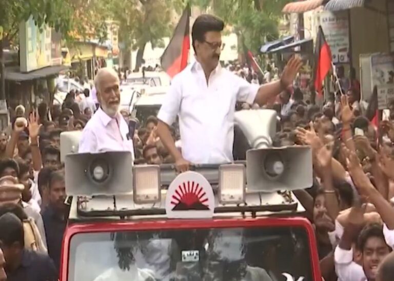 கொளத்தூரில் மக்களை சந்தித்த ஸ்டாலின்!! நொறுங்கி அழுத சேகர் பாபு!!