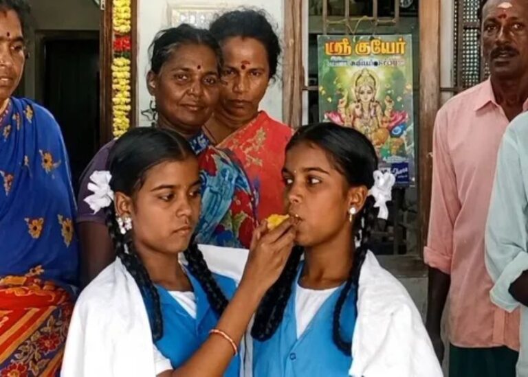 நேற்றும் ... இன்றும் ... இரட்டையர்கள் சாதனை ..! ஒரே பள்ளி.. ஒரே மதிப்பெண்கள்...!