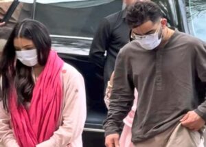 Virat Kohli visited Premananda Maharaj's ashram after IPL win!!