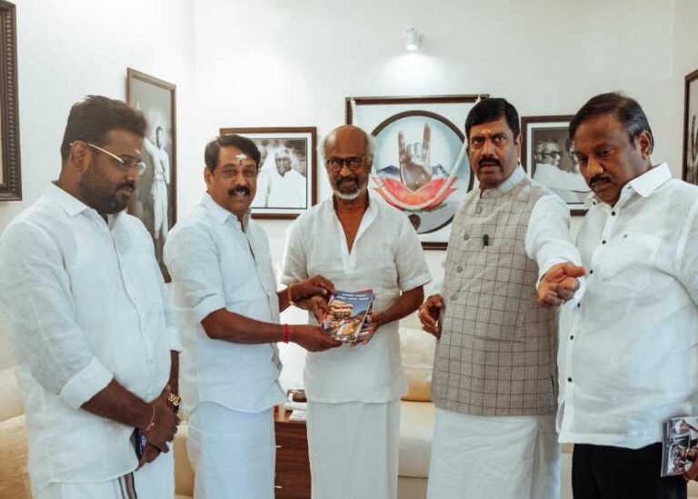 ரஜினிகாந்திடம் நரேந்திர மோடியின் 12 ஆண்டு கால ஆட்சிச் சாதனைக புத்தகம் நயினார் நாகேந்திரன்