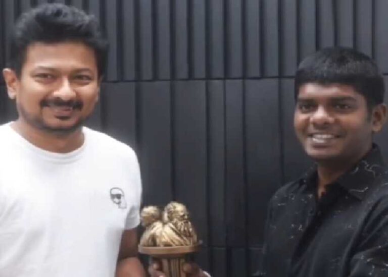 ராப் பாடகர் வேடனுக்கு காலத்தின் நிறம் கருப்பு சிவப்பு நூலை உதயநிதி ஸ்டாலின்!!