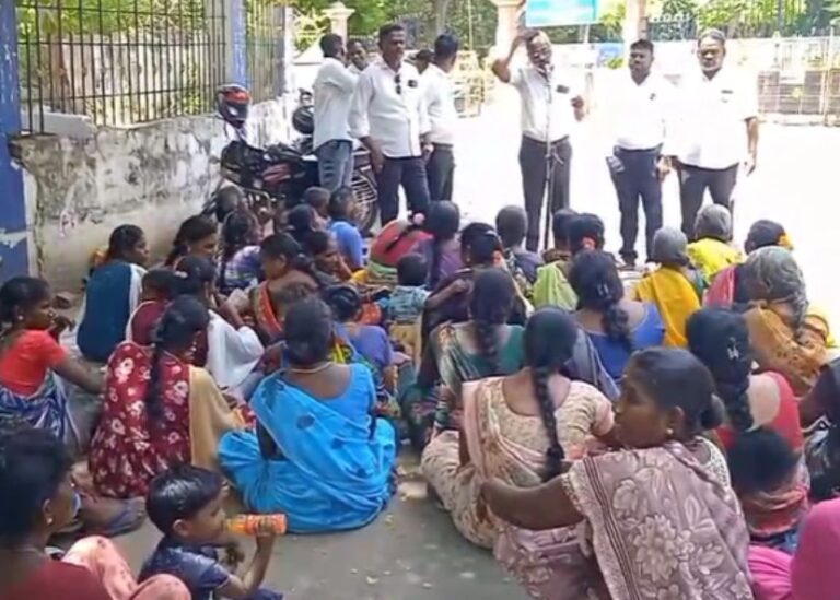 திருவாரூர் ஆட்சியர் அலுவலகம் முன்பு பட்டா வழங்க வலியுறுத்தி தொடர் குடியேறும் போராட்டம்!!