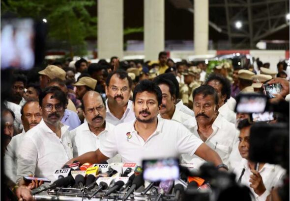 இளைய கலைஞர் உதயநிதி புறமுதுகு காட்டி ஓடுகிறவர்கள் நானில்லை!!”
