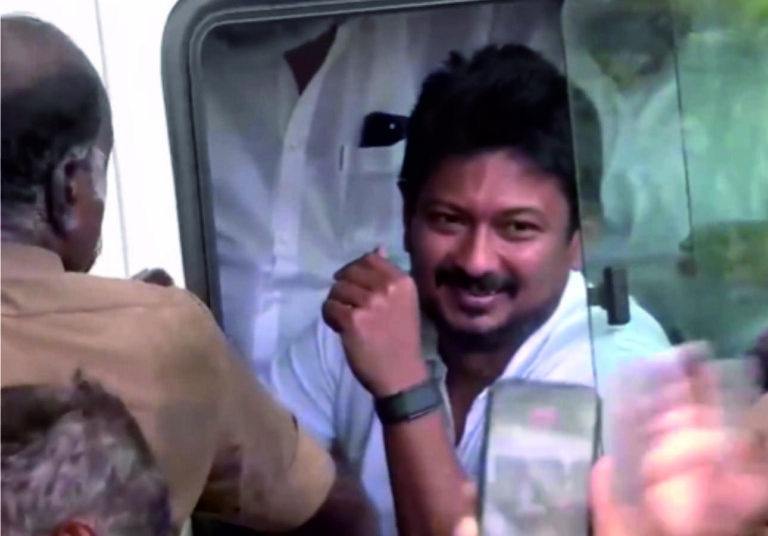 உதயநிதி ஸ்டாலின் கைது!! ஒரே நாளில் திமுகவுக்குள் இருந்த சலசலப்புகளை ஒன்றிணைத்த விஜய்!!