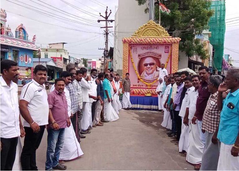 கலைஞரின் 8-வது நினைவுநாளையொட்டி ஆர்.எஸ். பாண்டியன் தலைமையில் அஞ்சலி