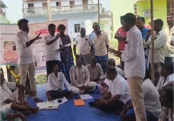 சேலம் அருகே கிராம சபைக் கூட்டத்தை நடத்திய தவெக நிர்வாகிகள்..!!